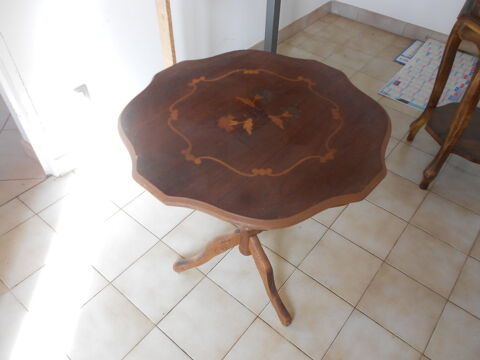 petite table ronde a 3 pieds 30 Brioux-sur-Boutonne (79)