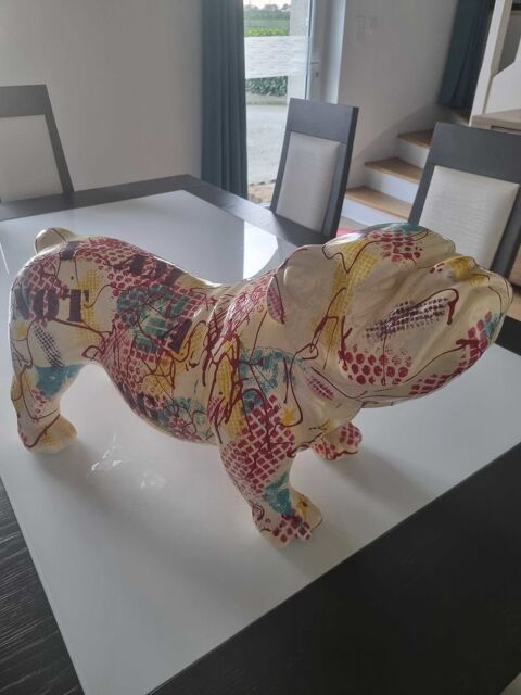 Bouldog de d�coration en r�sine 29 Saint-Herv� (22)