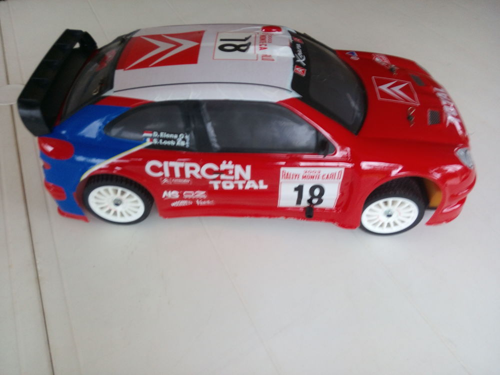 Voiture radiocommand&eacute;e 
Jeux / jouets