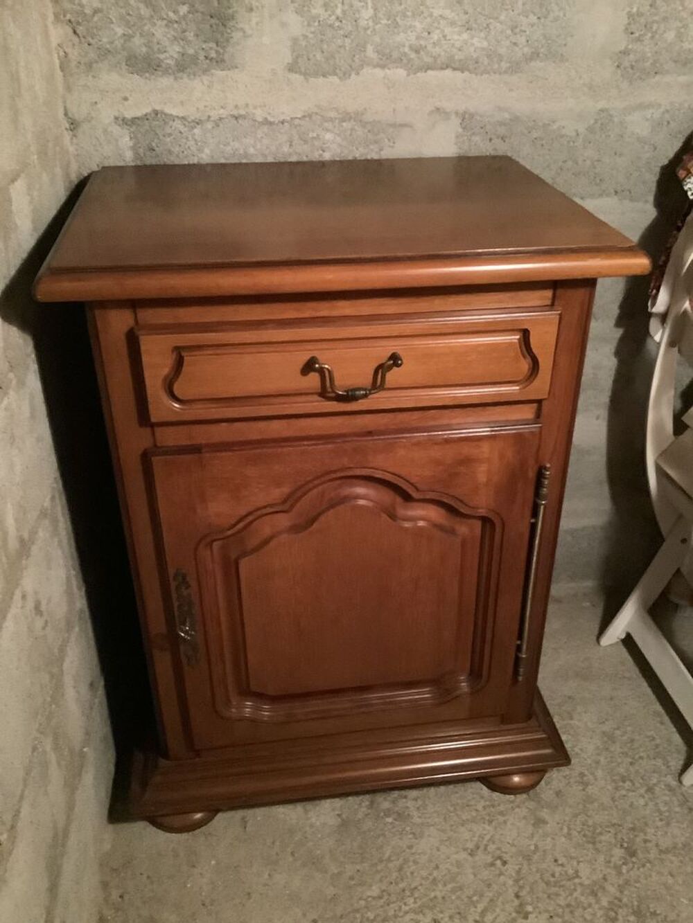 Meuble de rangement en bois teint&eacute; fa&ccedil;on Louis Philippe Meubles