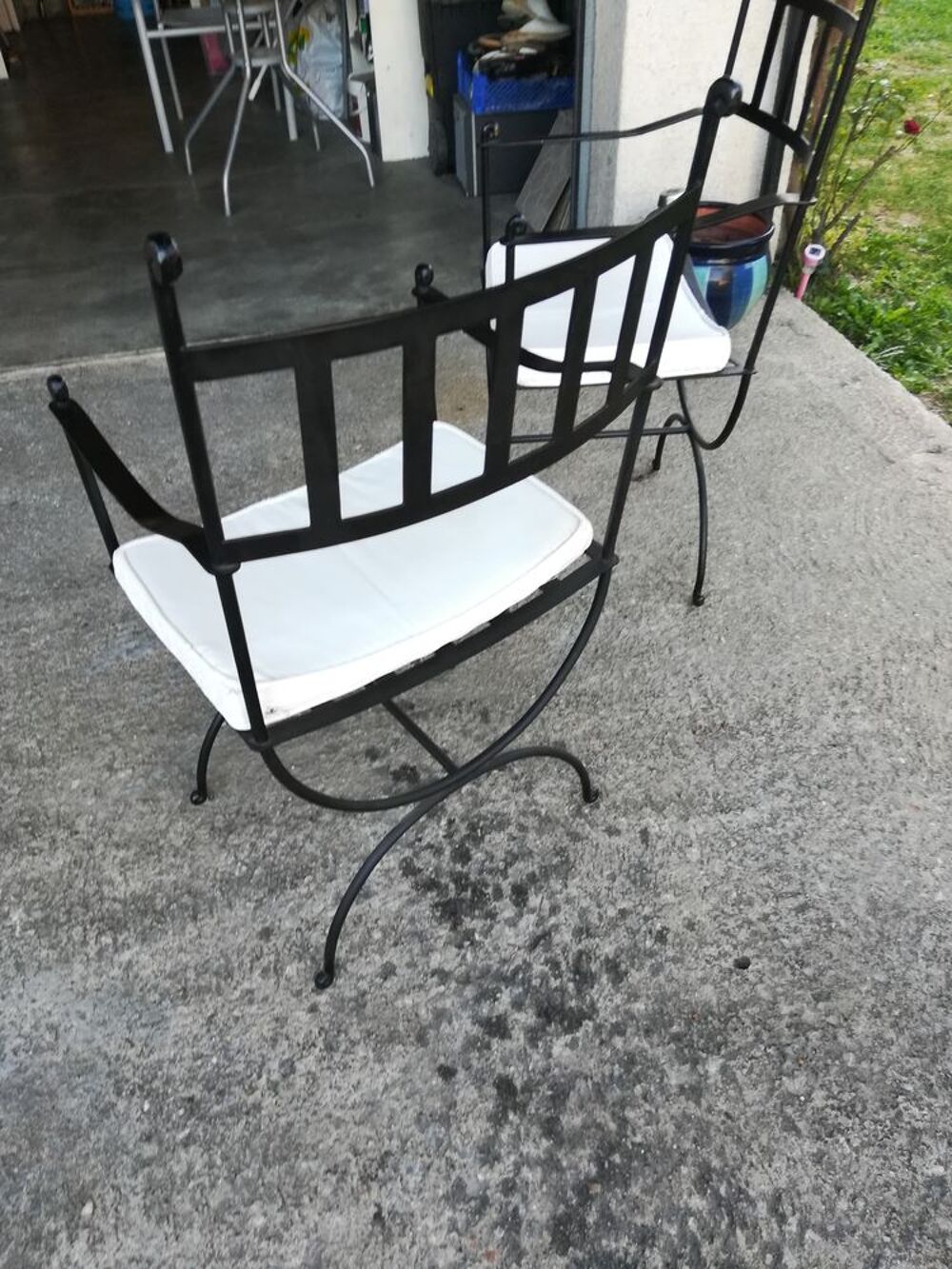  2 Chaises en fer forg&eacute; Meubles