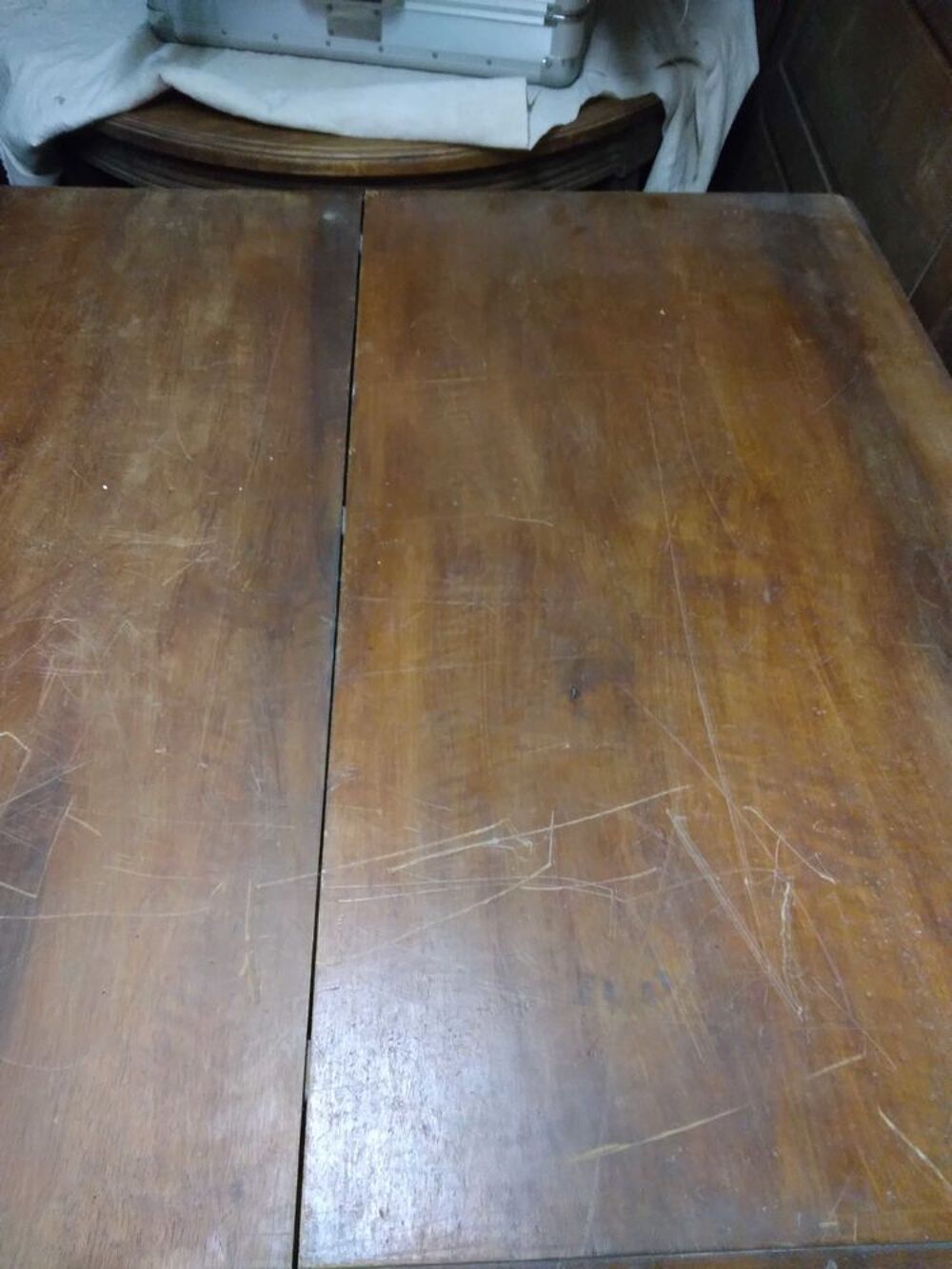table ancienne de 1.14/1.9 avec 1 rallonge en noyer. Meubles