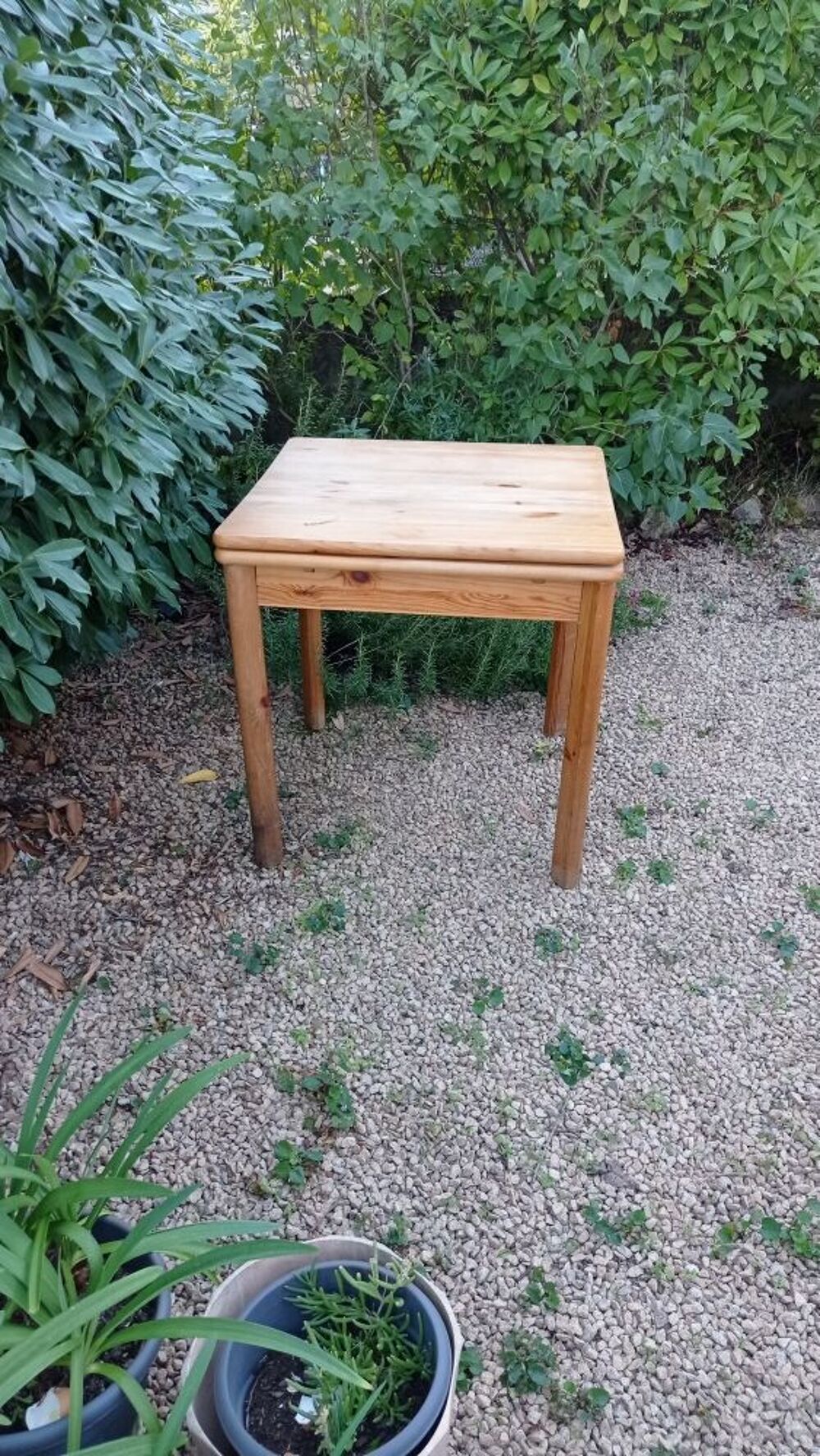 Table dot&eacute;e de 2 rallonges Meubles