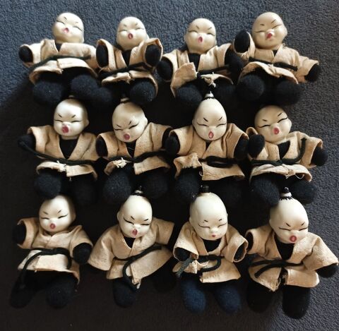 Lot12 figurines asiatiques vintage porcelaine moine/shaolin 60 Toulon (83)