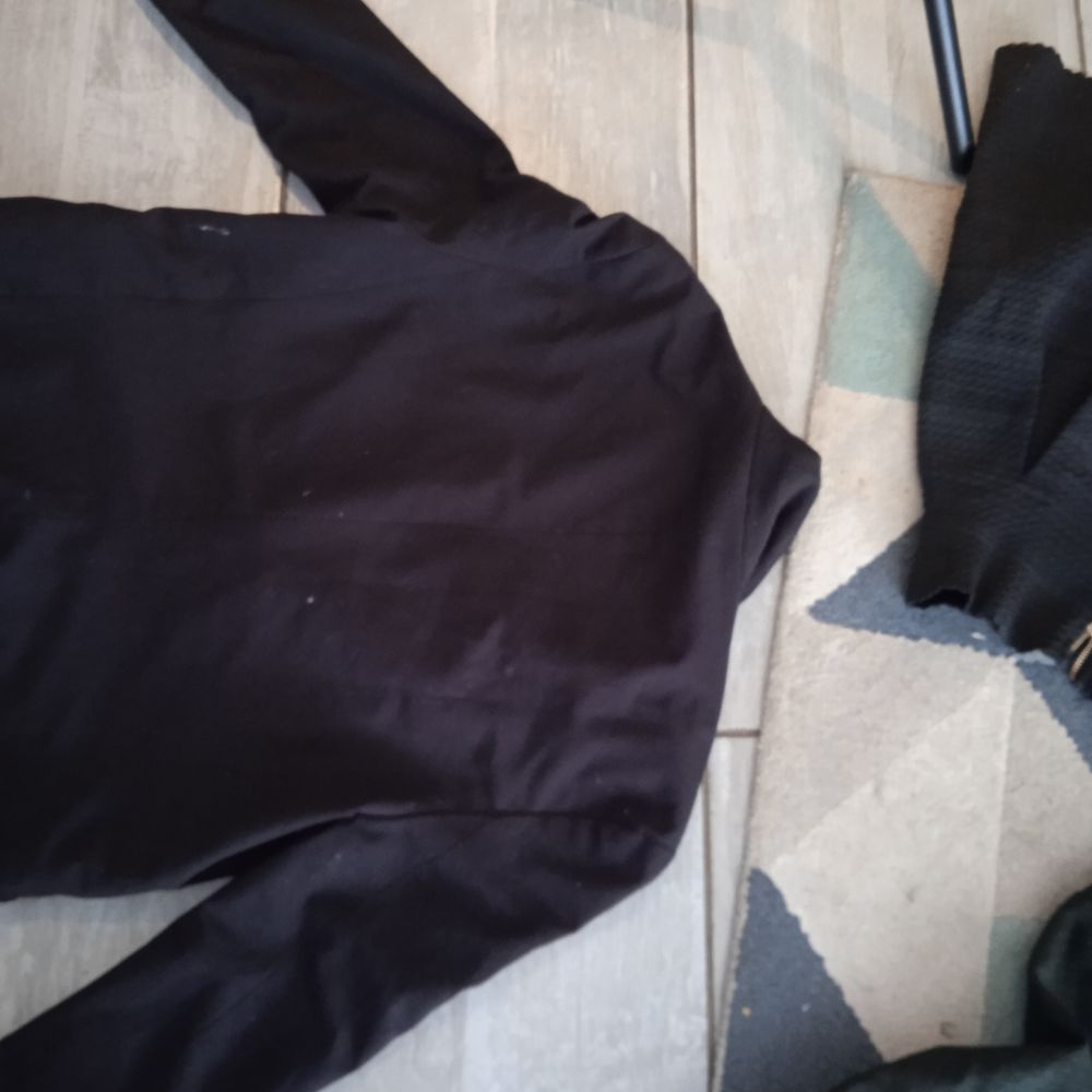 Veste tailleur taille S marque Bershka 100% polyester, coule Vêtements