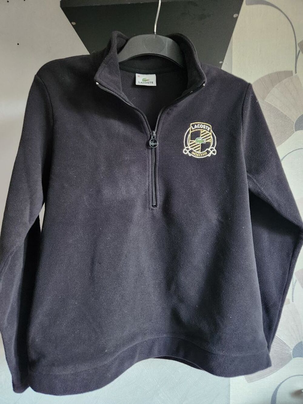 polaire &agrave; quart de zip
Marque Lacoste
Couleur noir
Neuf Vêtements