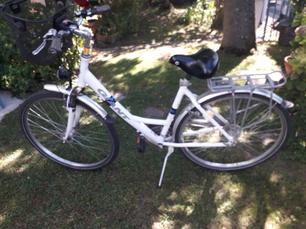 Velo ville femme GIANT 
Vélos