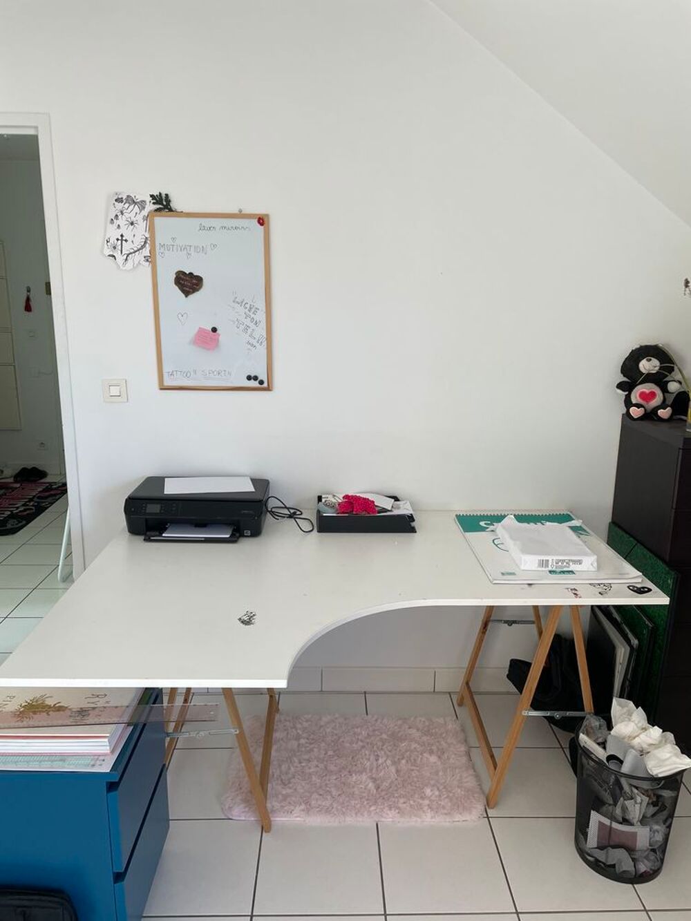bureau avec tr&eacute;pieds Meubles