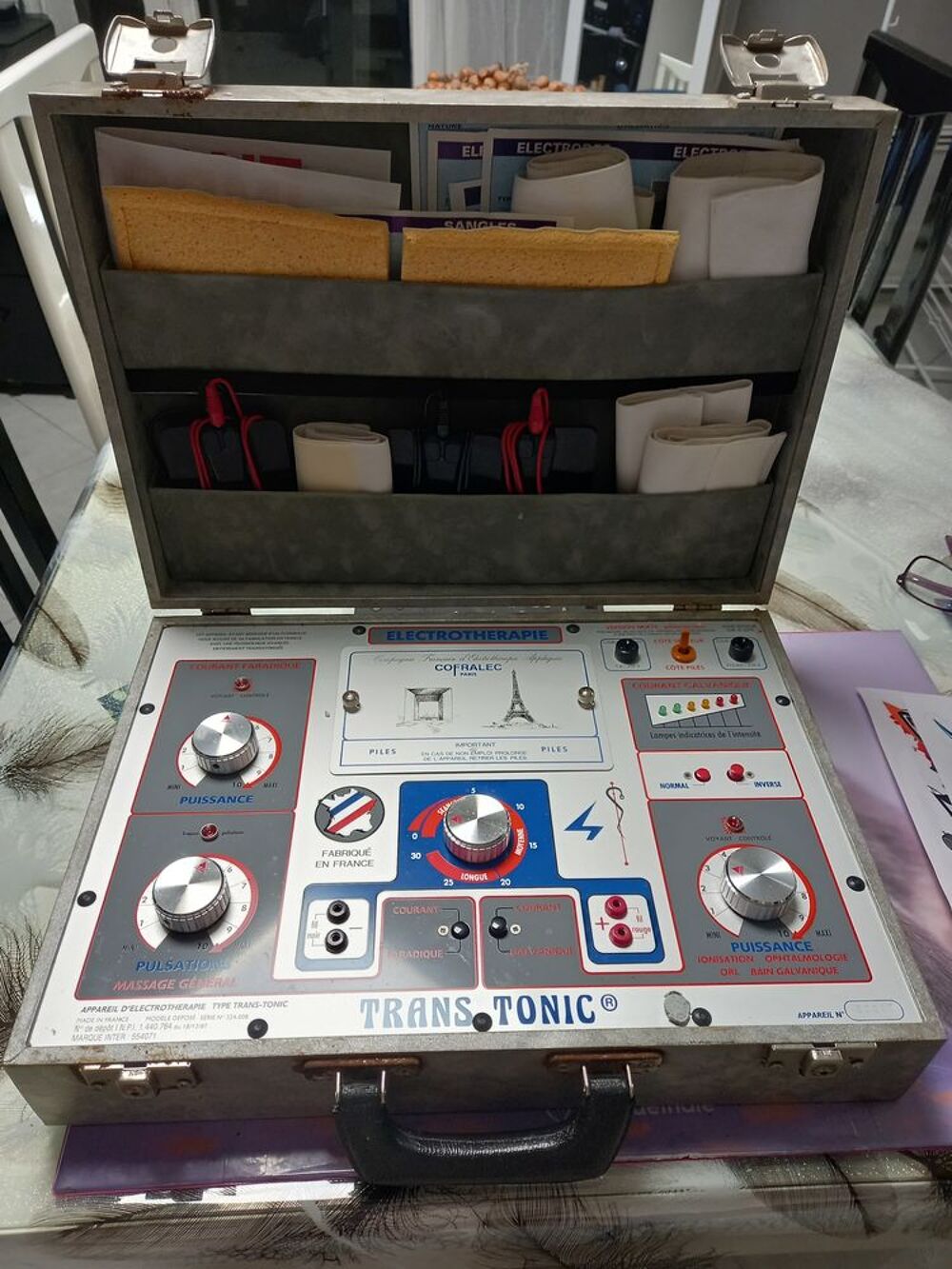 Appareil d'&eacute;lectrostimulation d'electrotherapie de 1987 