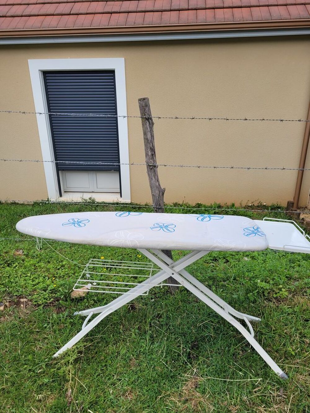 Table / Fauteuil / Meuble Meubles