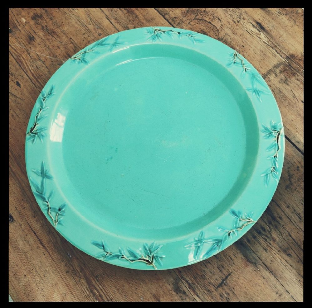 MINTON tr&egrave;s grand plat en barbotine XIXeme Décoration
