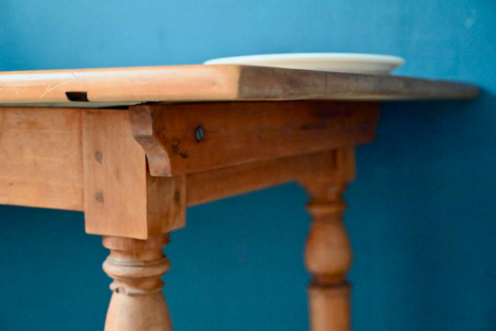 Grande table ancienne de ferme ou de bistrot en bois massif Meubles
