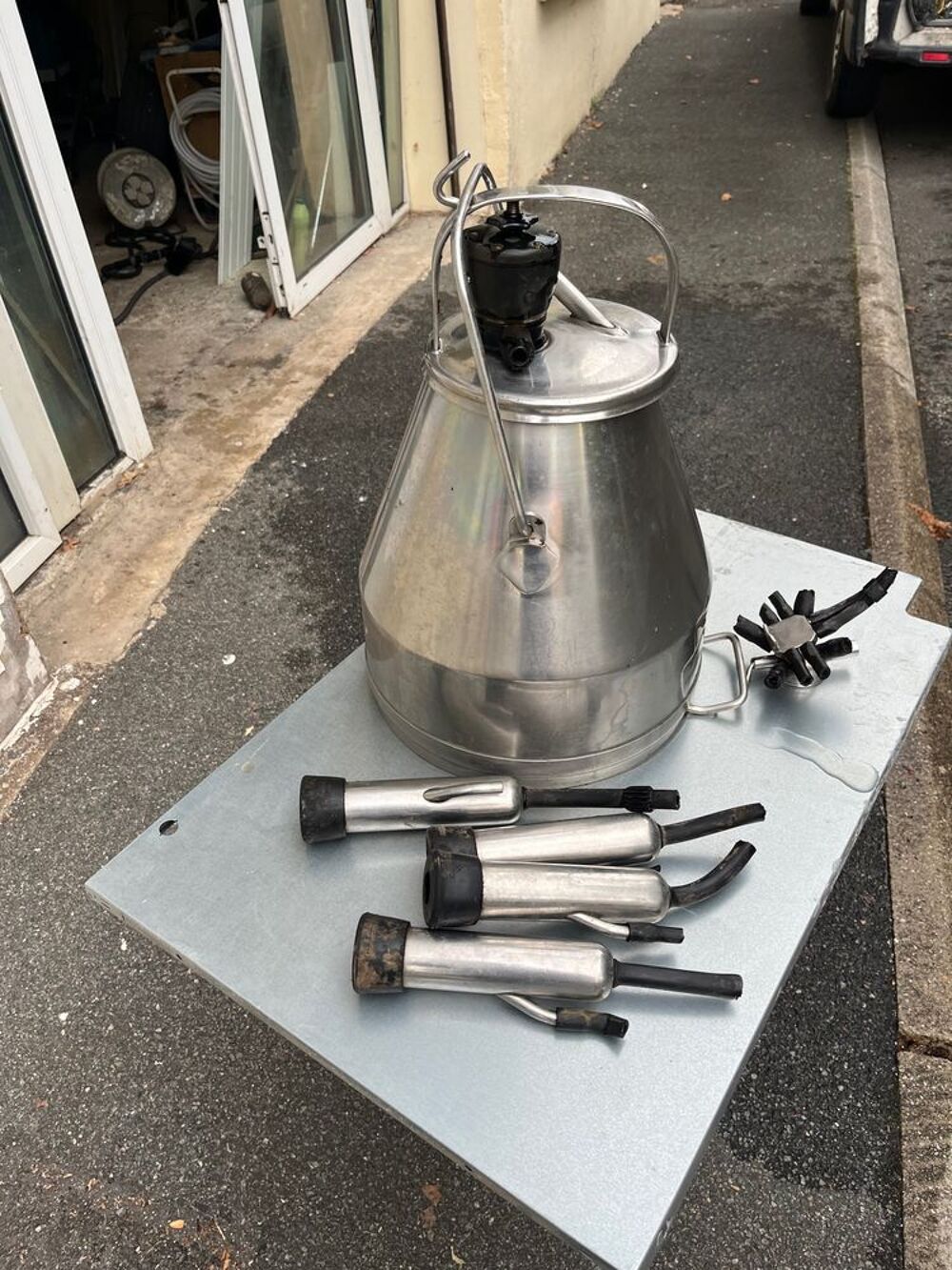 Seau de traite+griffe raccords mamelle 
Pour d&eacute;cor Décoration
