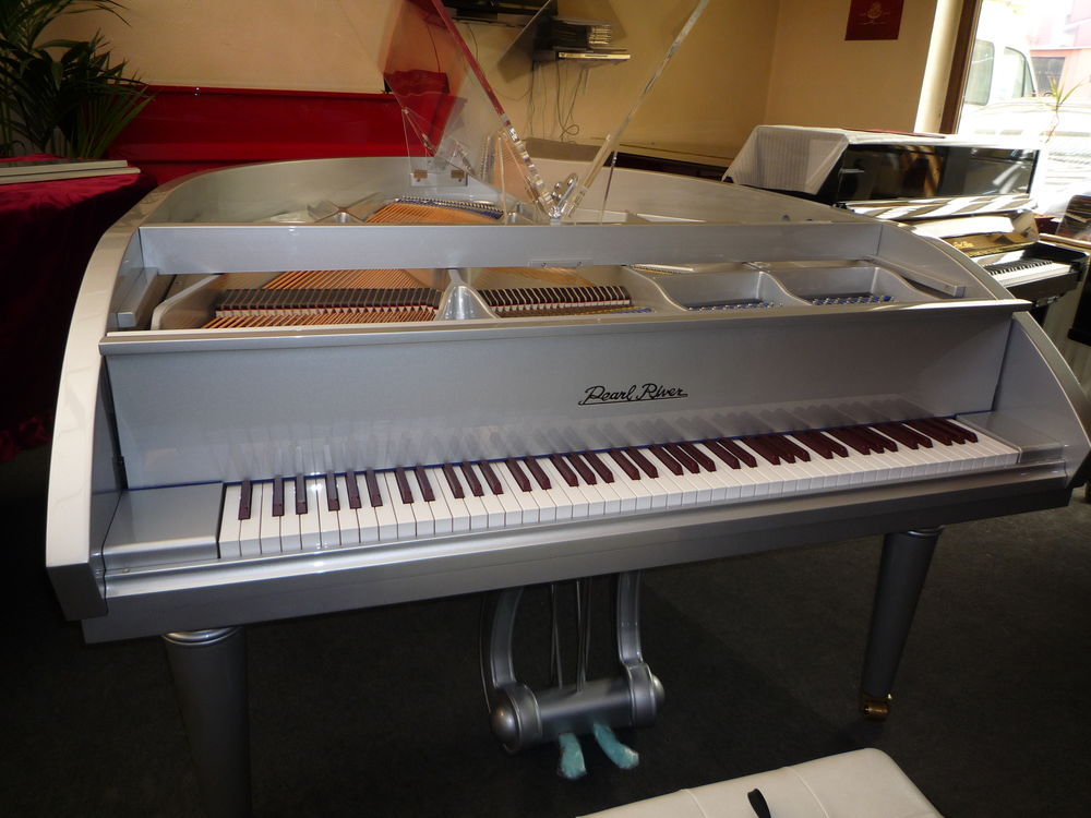 Piano &agrave; queue d'une beaut&eacute; exceptionelle Décoration