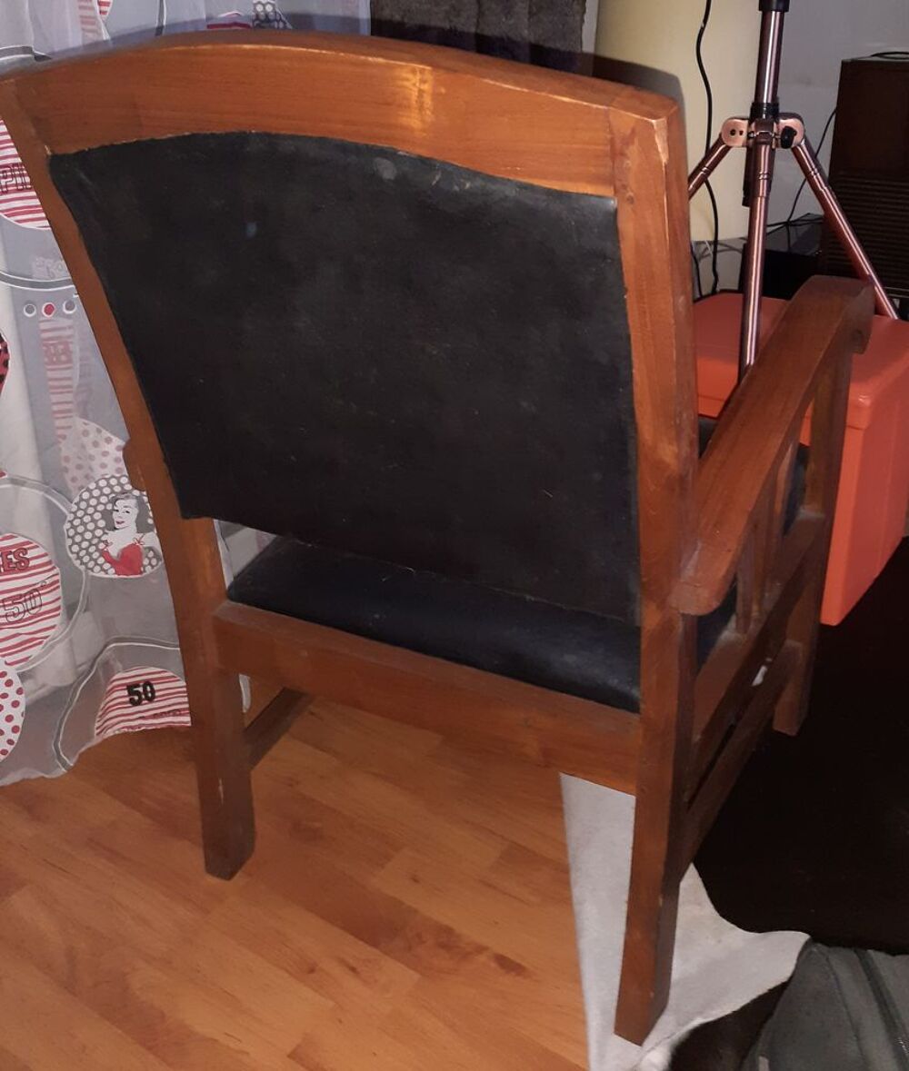 Fauteuil en teck et cuir noir Meubles