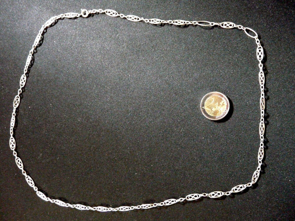 Belle et grande Cha&icirc;ne en Argent &agrave; motifs d'&eacute;poque 1880 Bijoux et montres
