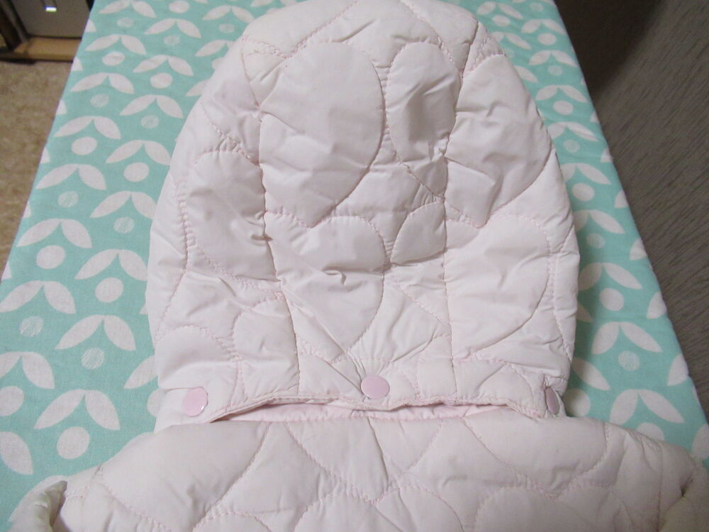 Doudoune rose p&acirc;le &agrave; capuche taille 6 mois Vtements enfants
