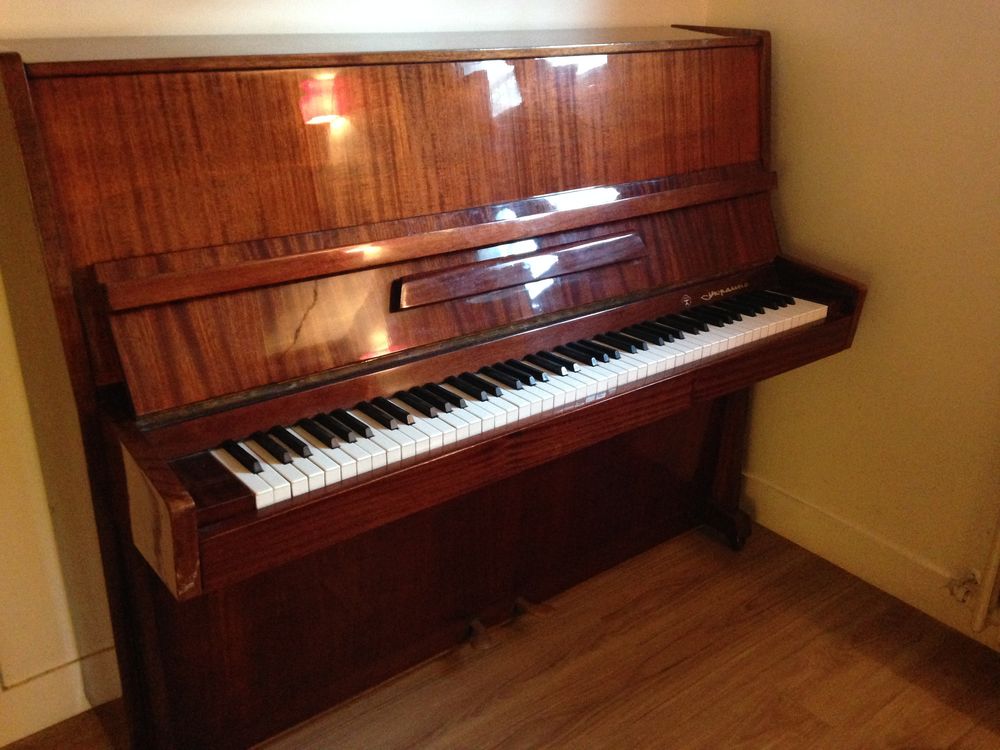 piano droit d'&eacute;tude + banquette Instruments de musique
