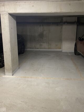  Parking / Garage  louer 10 m Clamart
