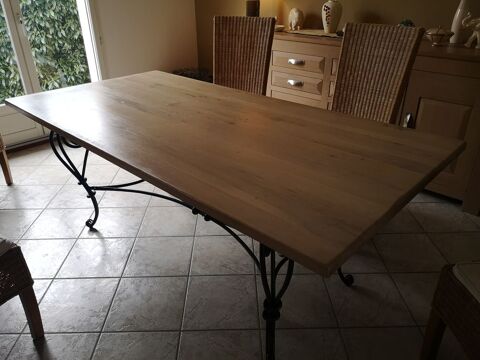 Table plateau chne pied fer forg 150 Metz (57)