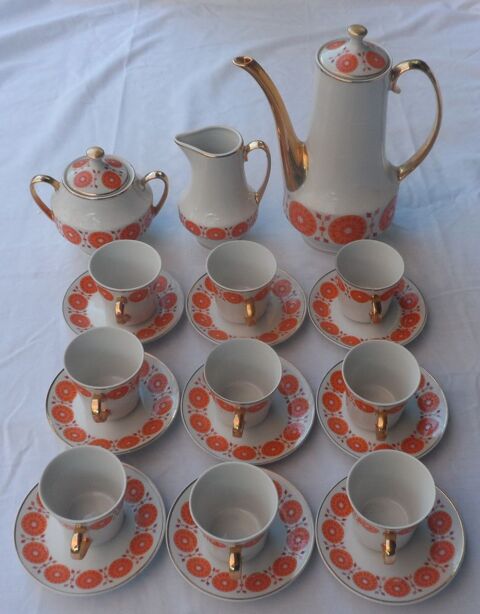 Service à café neuf en porcelaine blanche à fleur surlignée 35 Castries (34)