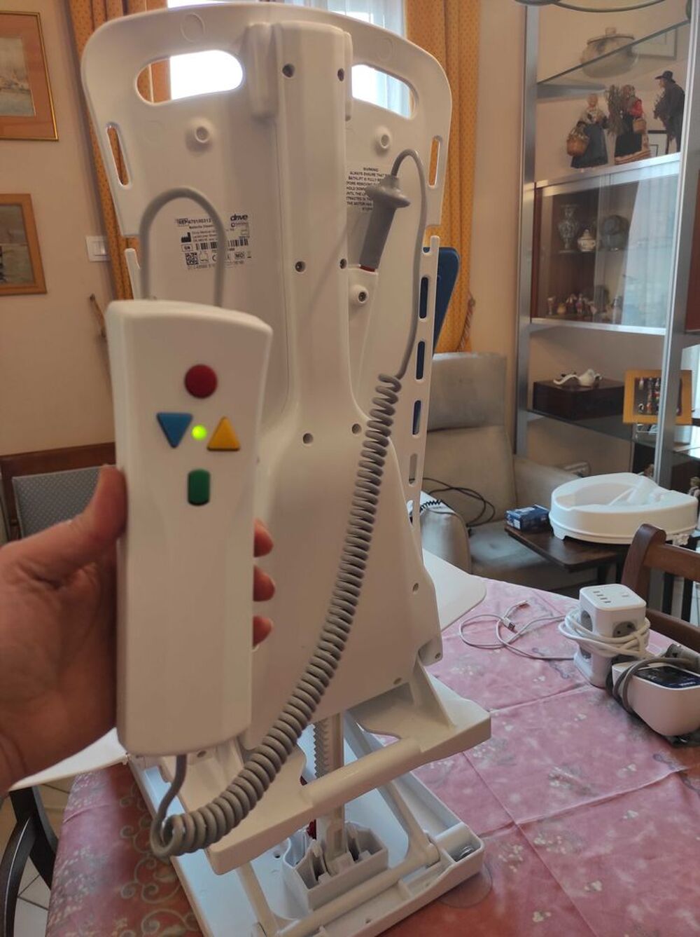 Si&egrave;ge &eacute;l&eacute;vateur &eacute;lectrique pour baignoire Meubles