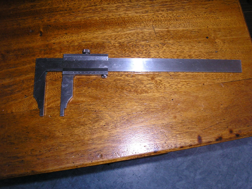 Pied &agrave; coulisse. Bricolage