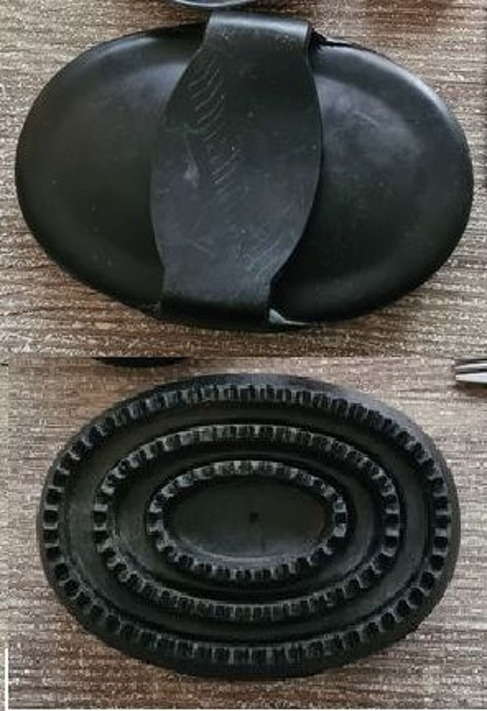   2 étrilles d'équitation + 2 brosses 