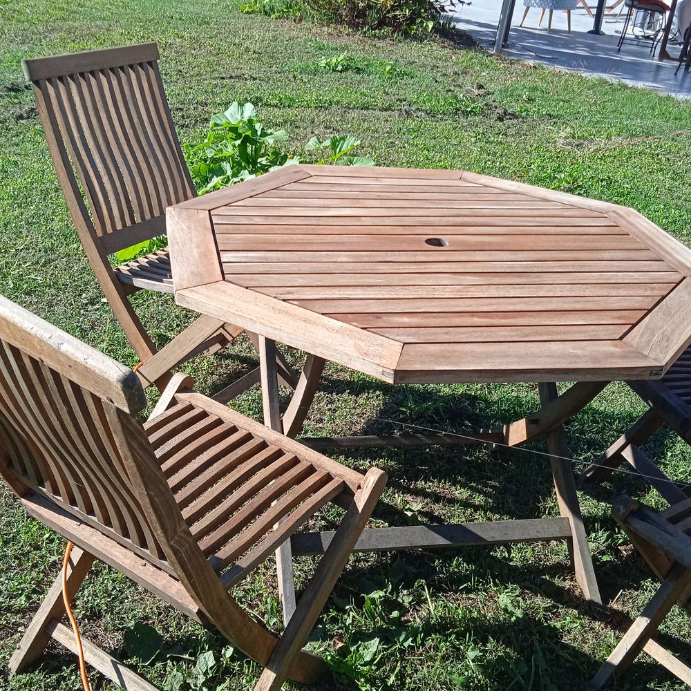 Table de jardin octogonale diam&egrave;tre 1110 teck + 3 chaises Meubles