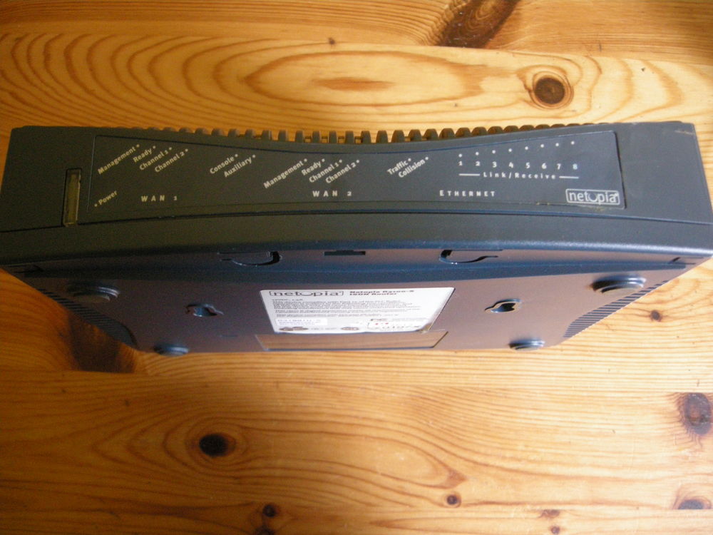 Modem routeur Netopia noir R3100
23,5 x 20,5 x 6 - 8 ports Matériel informatique