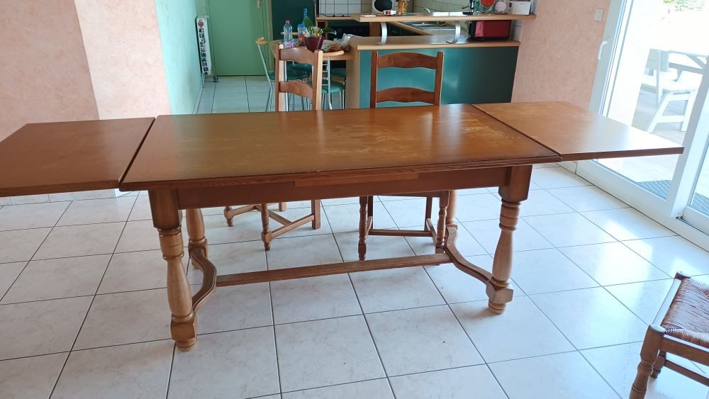 table bois avec 4 chaises Meubles