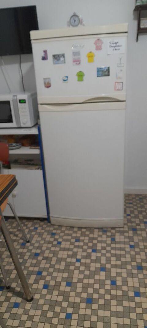 Réfrigérateur/congélateur. 60 Combrée (49)