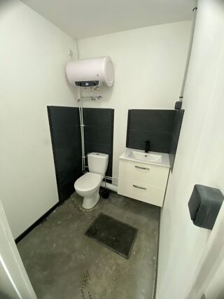  Parking / Garage  louer 90 m