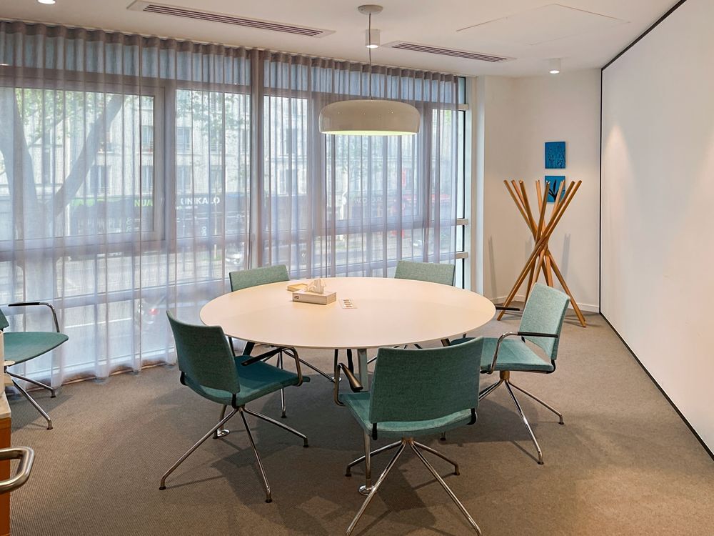   Un bureau de coworking ouvert entièrement équipé pour vous et votre équipe à Boulogne-Billancourt, Spaces Reine  