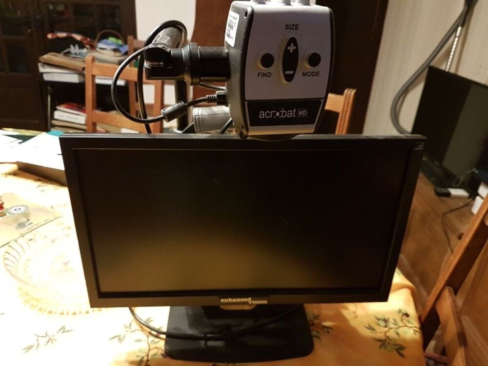 T&eacute;l&eacute;agrandisseur pour personne mal voyante Photos/Video/TV