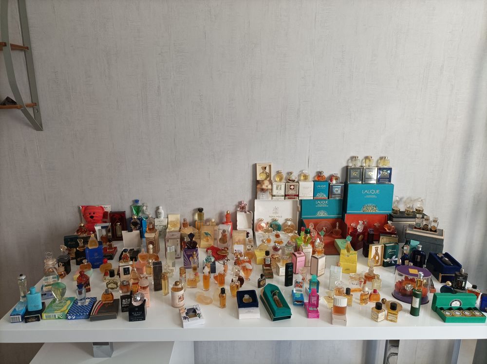 Magnifique+Collection+de+Miniatures+de+Parfums 