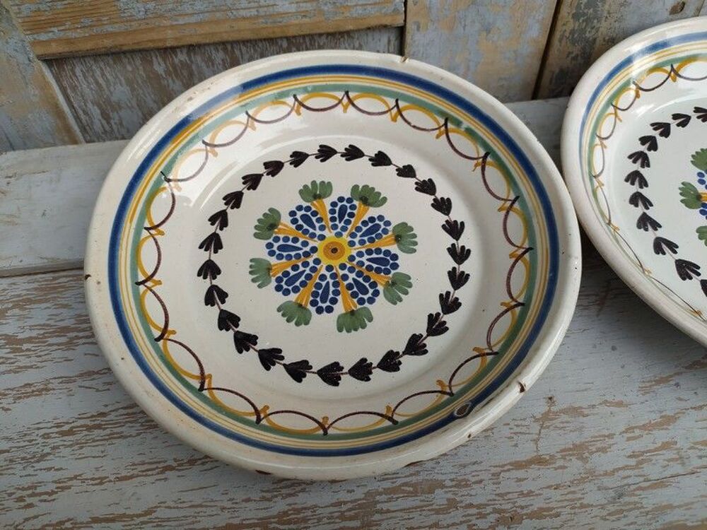 Assiettes en Fa&iuml;ence de Nevers ou Autre Décoration
