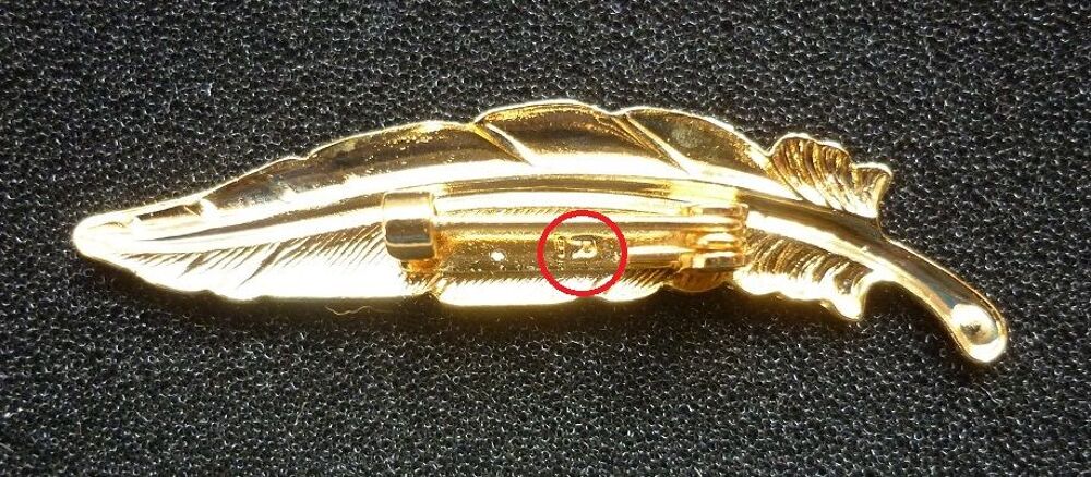 BIJOU FANTAISIE vintage BROCHE forme plume m&eacute;tal dor&eacute; Bijoux et montres