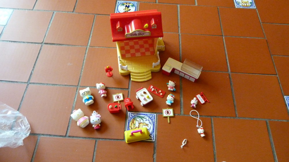 Mini maison hello kitty cake shop Jeux / jouets
