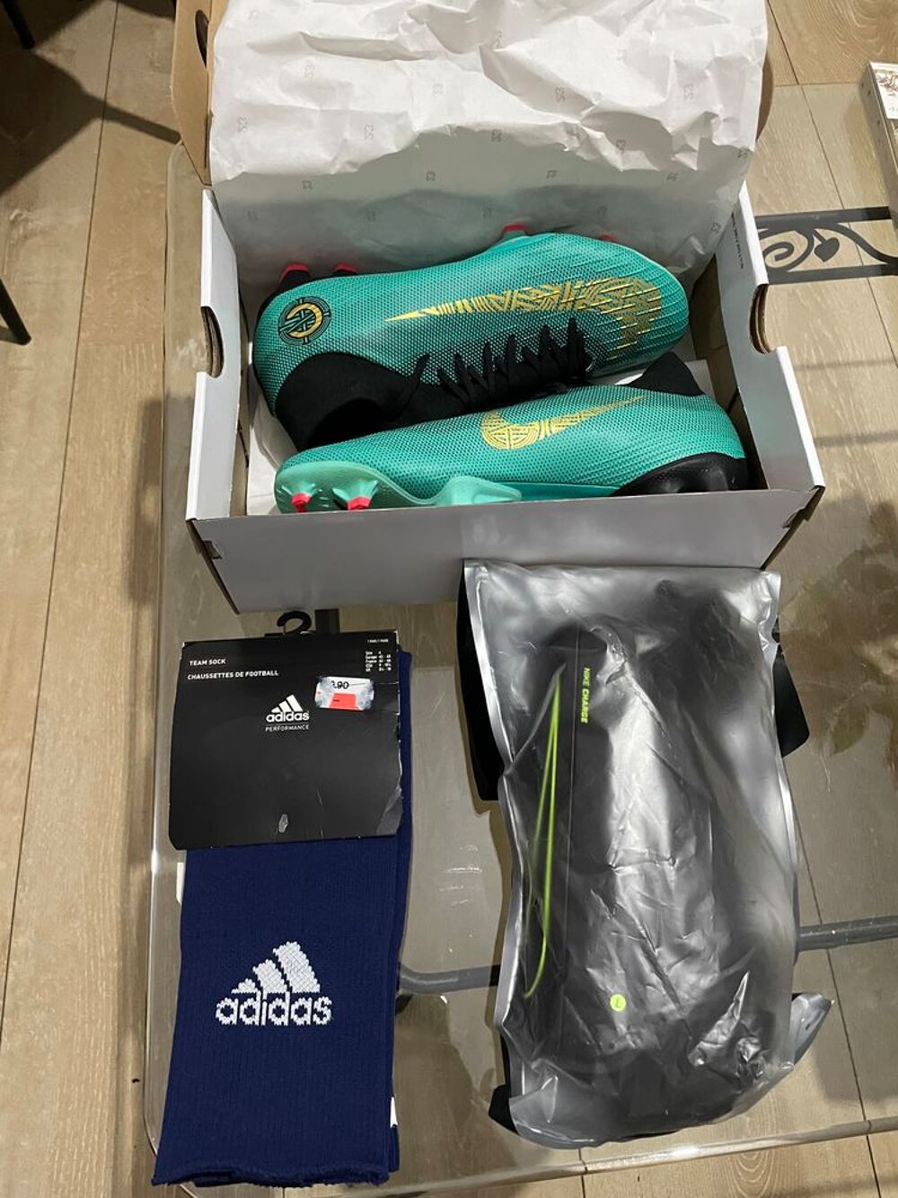 Chaussures de foot Nike Mercurial EU41 et &Eacute;quipement de foot Sports
