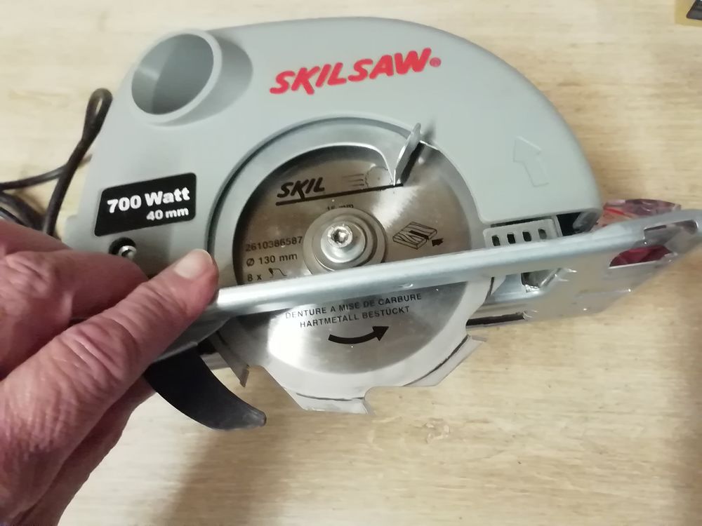 Scie circulaire &eacute;lectrique portative SKILSAW 700w Bricolage