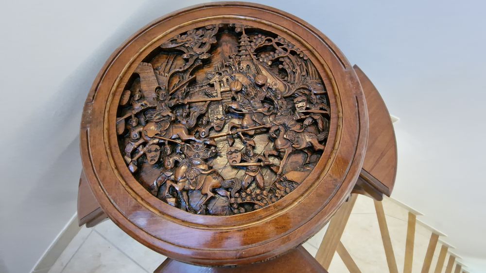  Table basse chinoise sculpt&eacute;e avec 4 tabourets gigognes Meubles