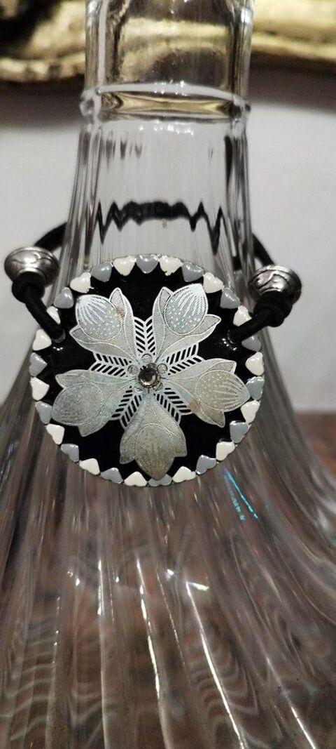 Bracelet m�tal argent� extensible garni d'1 strass au centre 6 �cuisses (71)