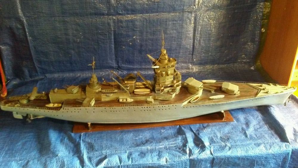 Maquette en bois du cuirass&eacute; Le Strasbourg. 