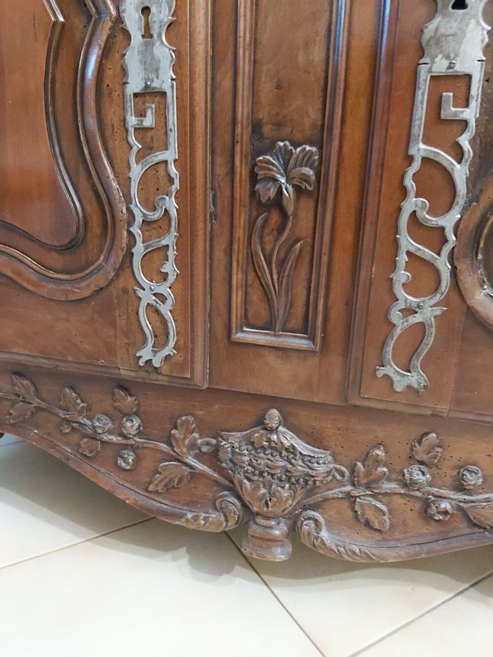 Buffet de mariage du XVIII si&egrave;cle Meubles