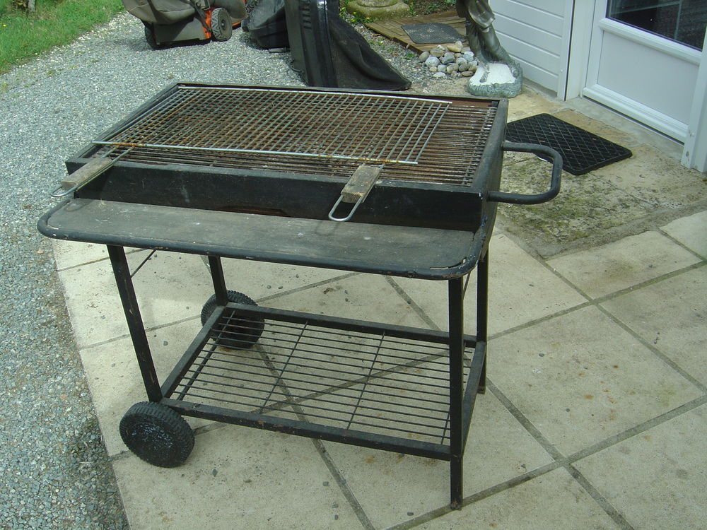 BARBECUIEW DE TERRASSE
Bricolage