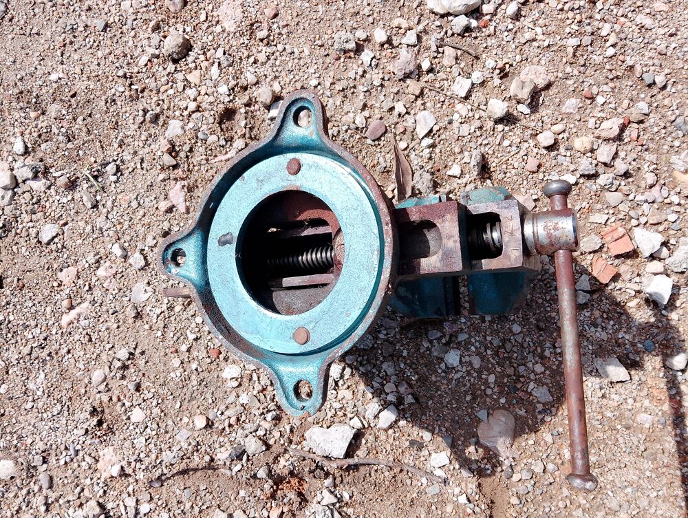 SAMBRE ET MEUSE etau 125 mm base tournante Bricolage