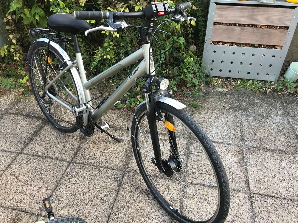 V&eacute;lo femme en excellent &eacute;tat Vélos