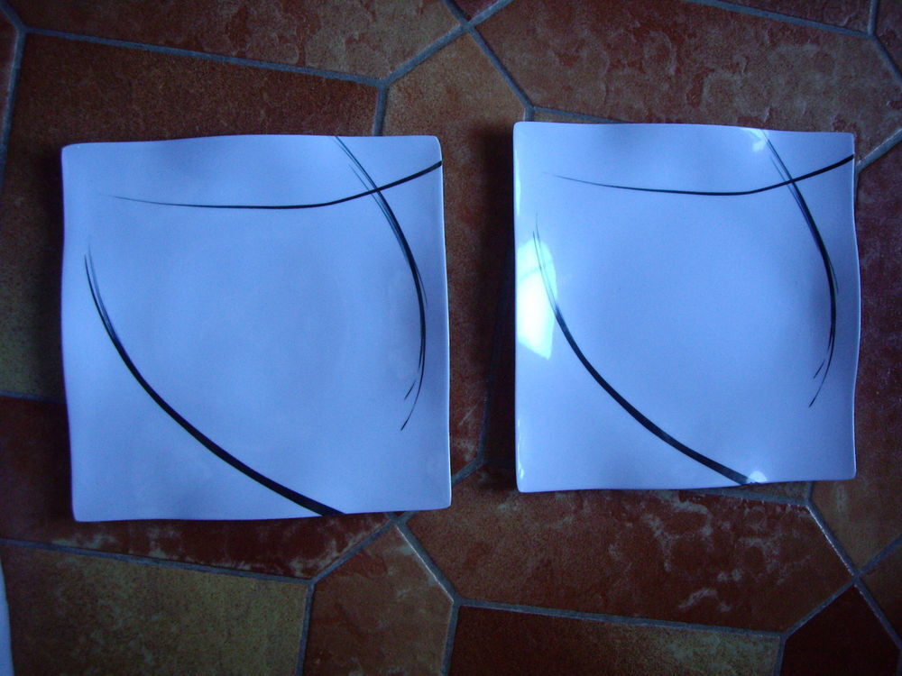Lot de 6 assiettes carr&eacute;es en plastique Cuisine