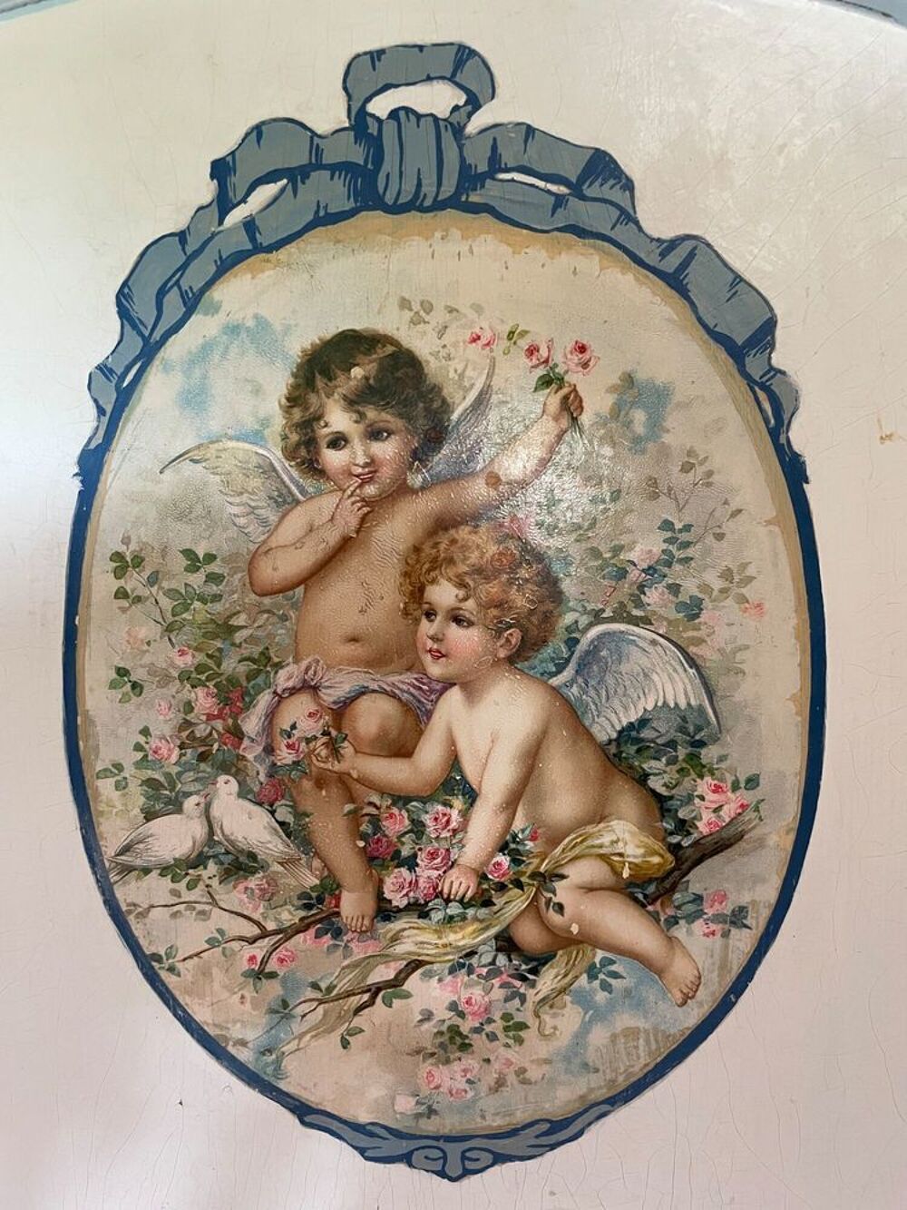 Lit de b&eacute;b&eacute; romantique en bois avec literie Mobilier enfants